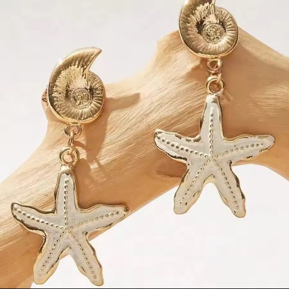Anthropologie Gold and Cream Starfish Earrings - Picture 4 of 5